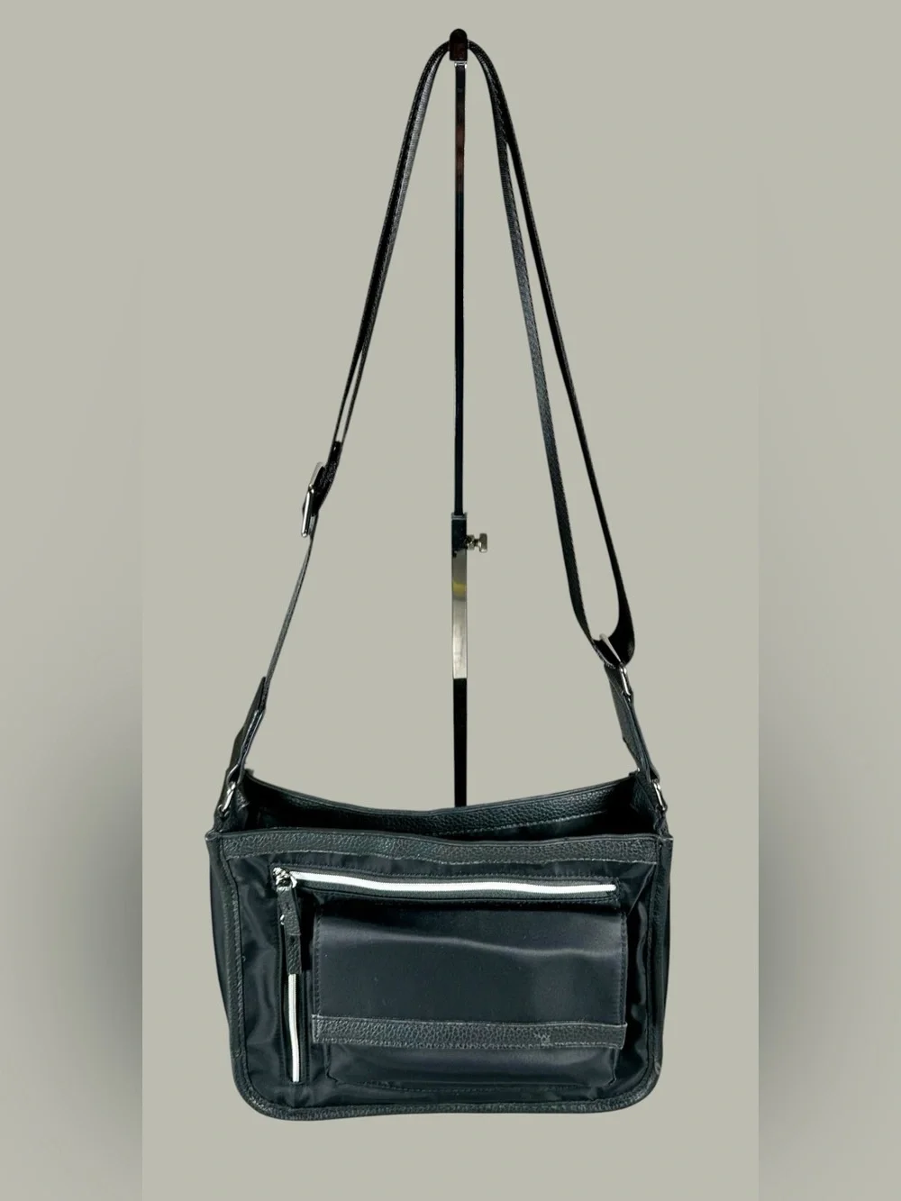 Tommy Bahama Unisex Shoulder/ Crossbody bag